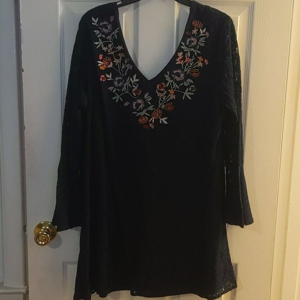 Bell sleeve floral embroidered dress